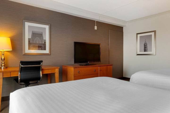 Room 32 of 64